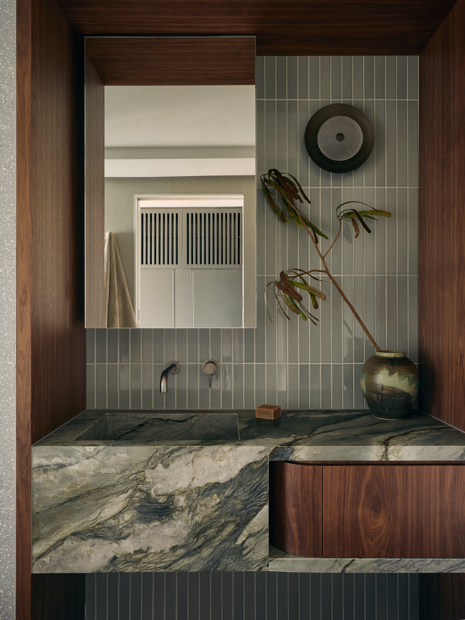 //soktas.co/cdn/shopifycloud/storefront/assets/no-image-2048-a2addb12.gif