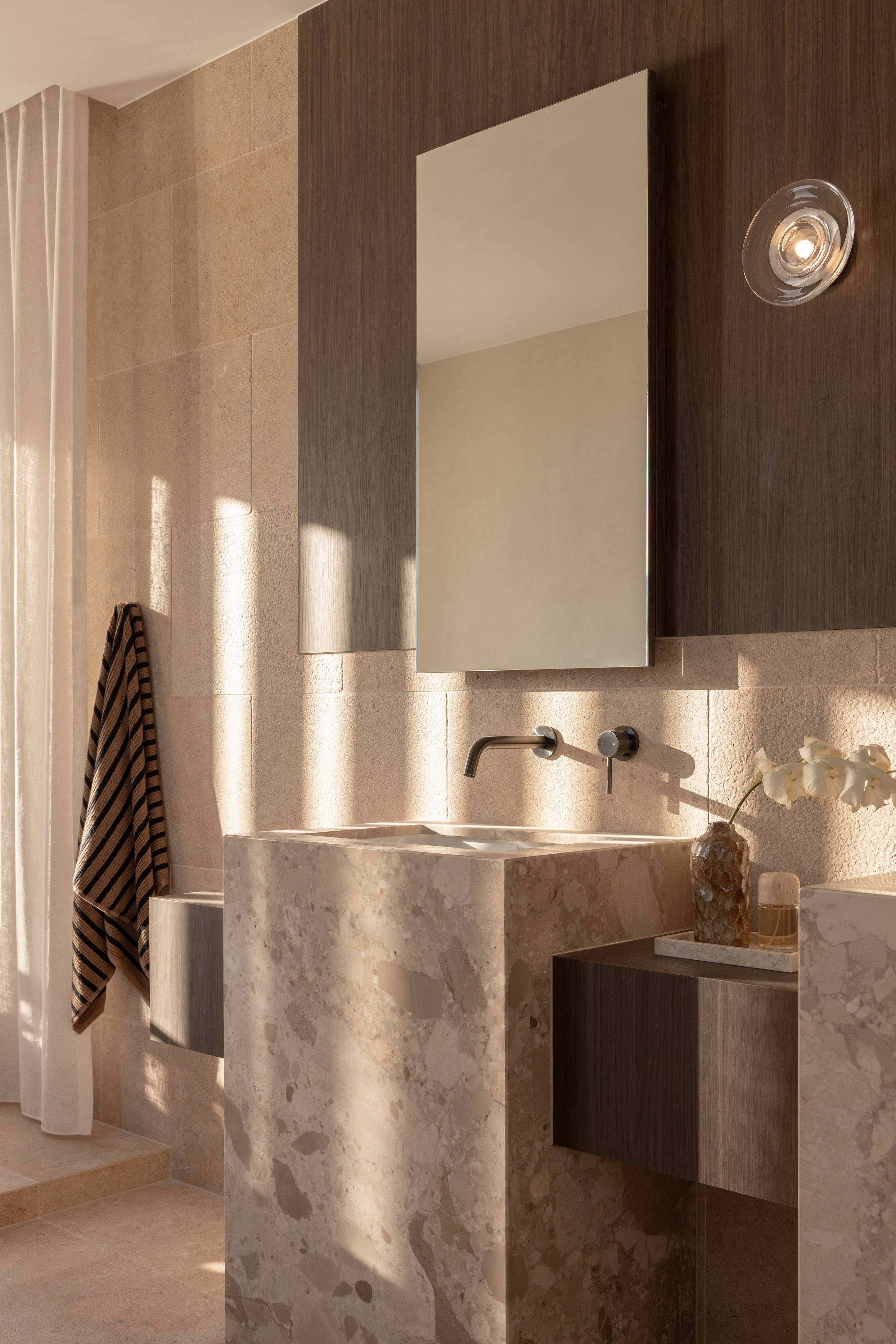 //soktas.co/cdn/shopifycloud/storefront/assets/no-image-2048-a2addb12.gif